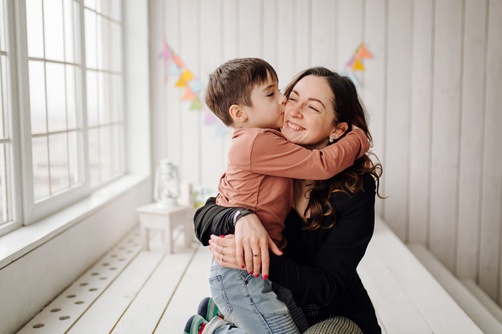 Sızılı Yüreklerimizi Sevdayla Saranlara