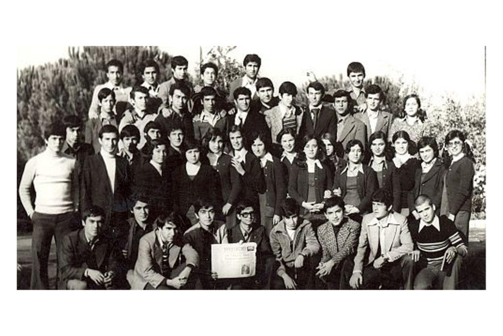 "Kasırgada Sürüklenen Sağanak Dolu Yığınlar da Olsak"