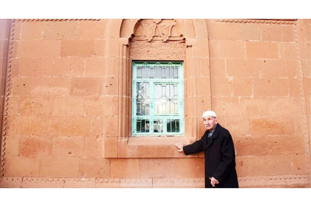 65 yıl boyunca Ahlat taşına şekil verdi