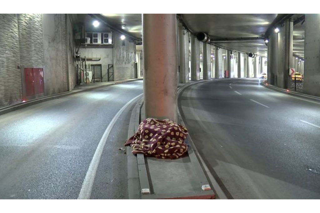 Sokakta kalan evsizler