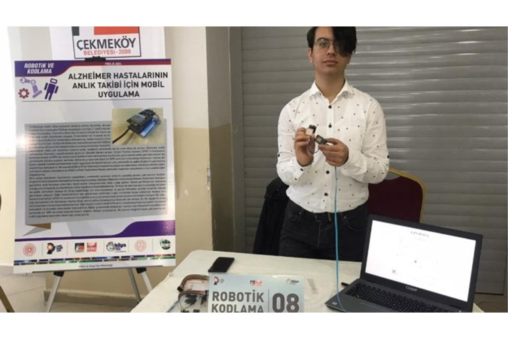 Arkadaşının Alzheimer hastası dedesinin kaybolmasından etkilenerek