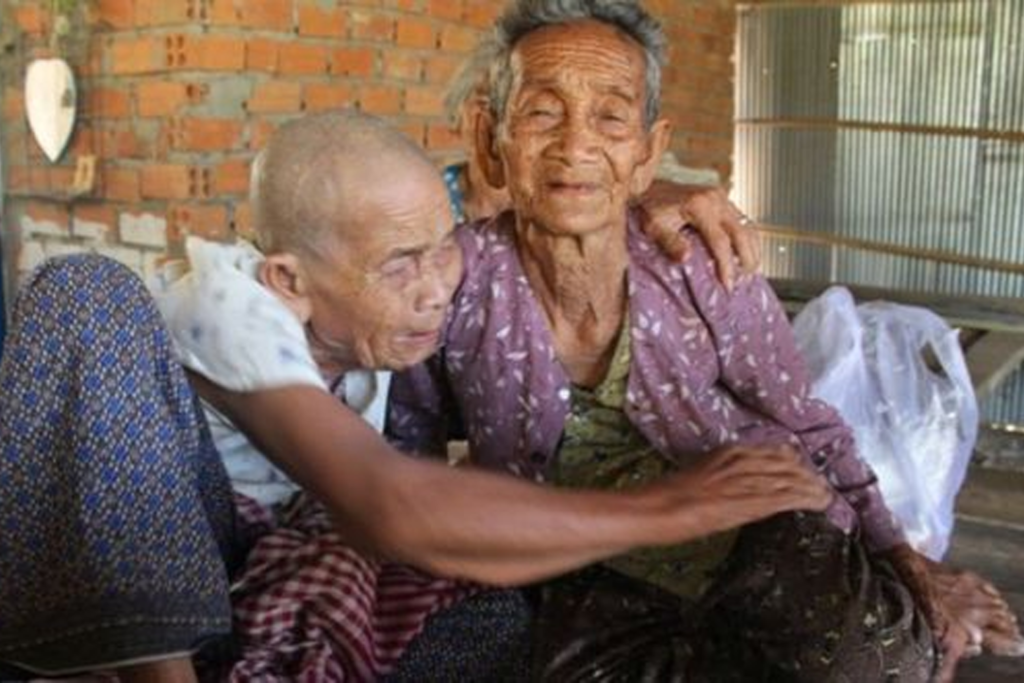 iki kızkardeş 47 yıl sonra tekrar buluştu