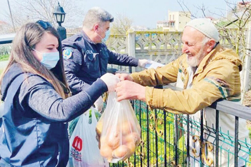 Türkiye Dünyanın Aksine Büyüklerini Koruyarak