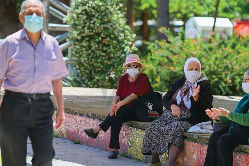 Sözcü yazarı Turan: Kendi beceriksizliklerini örtmek için yeni yasaklar dönemi başlatıyorlar ama sadece 65 yaş üstü için…